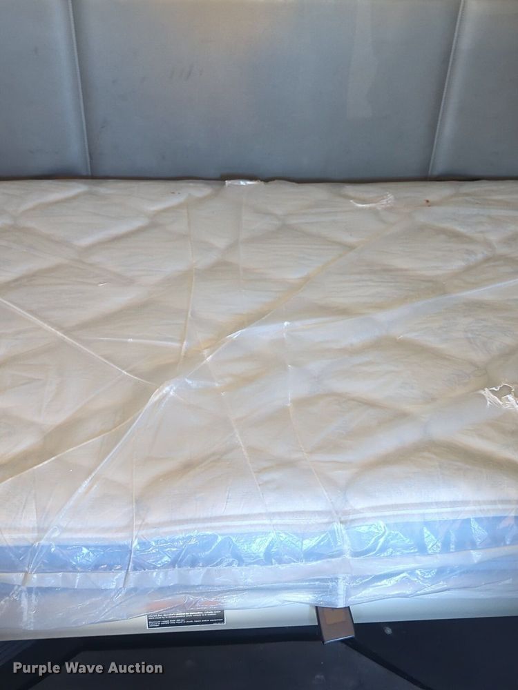 image for item NG9400 2019 Kenworth T680 semi truck