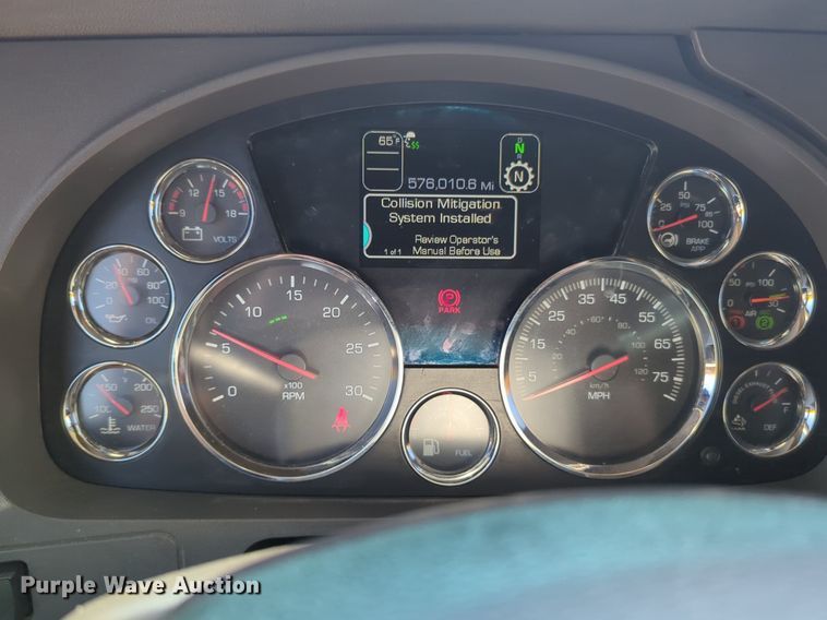 image for item NG9400 2019 Kenworth T680 semi truck