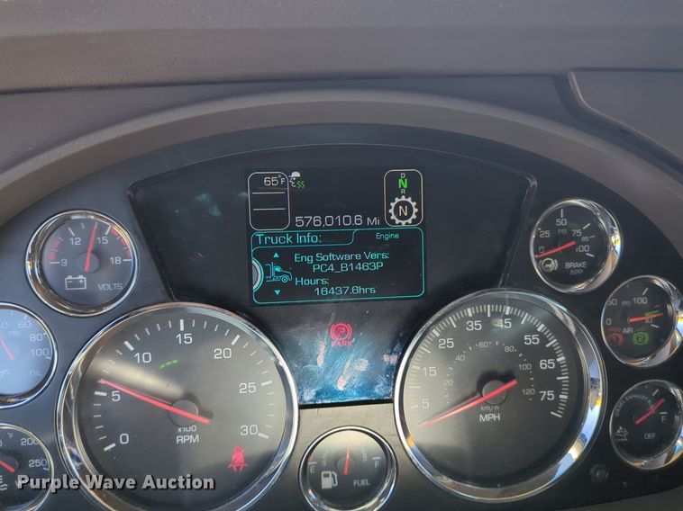 image for item NG9400 2019 Kenworth T680 semi truck