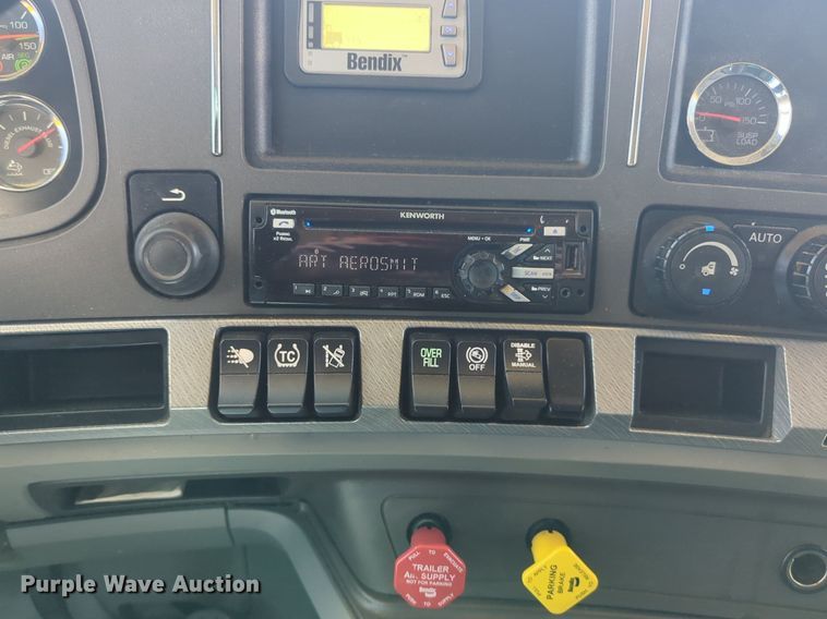 image for item NG9400 2019 Kenworth T680 semi truck