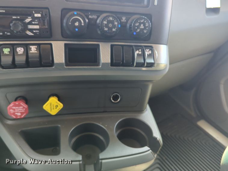 image for item NG9400 2019 Kenworth T680 semi truck