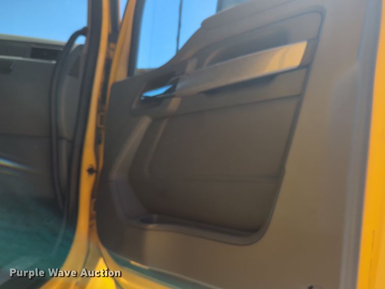 image for item NG9400 2019 Kenworth T680 semi truck