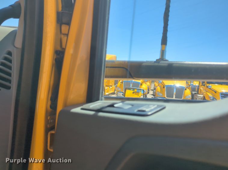 image for item NG9400 2019 Kenworth T680 semi truck