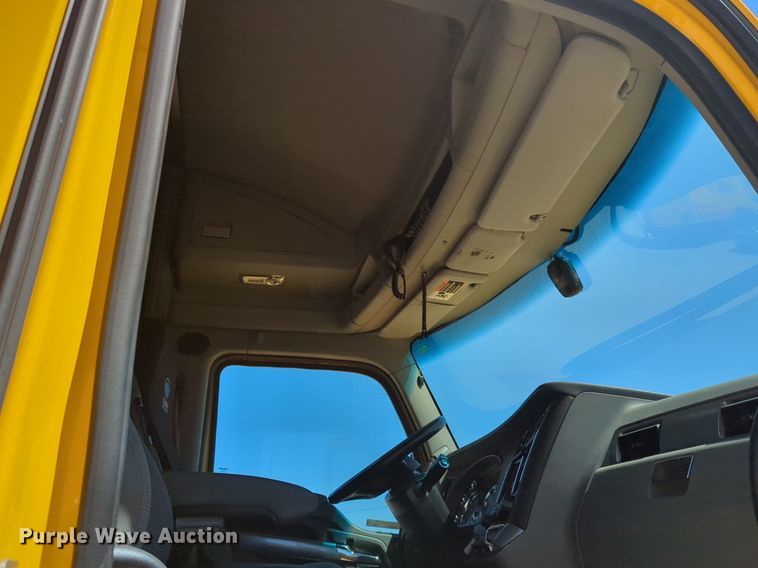 image for item NG9400 2019 Kenworth T680 semi truck