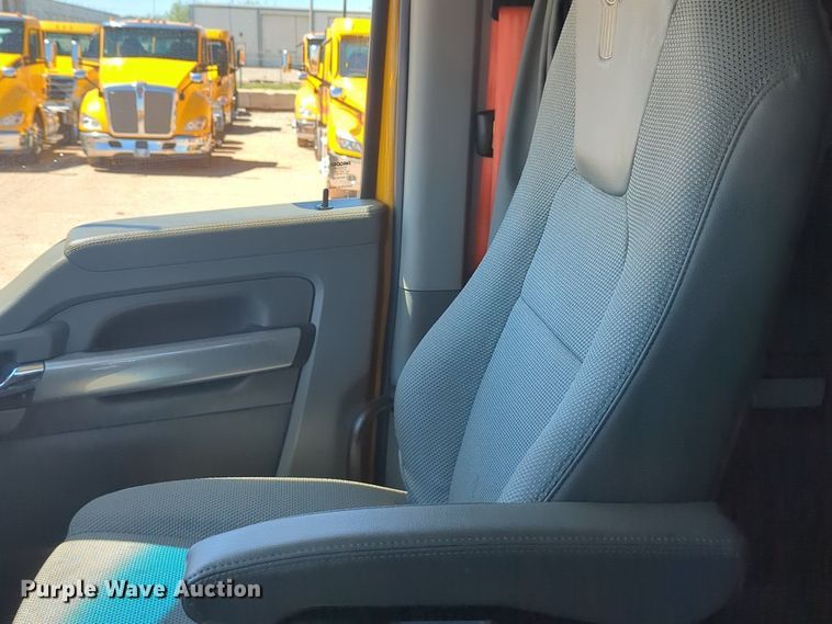 image for item NG9400 2019 Kenworth T680 semi truck