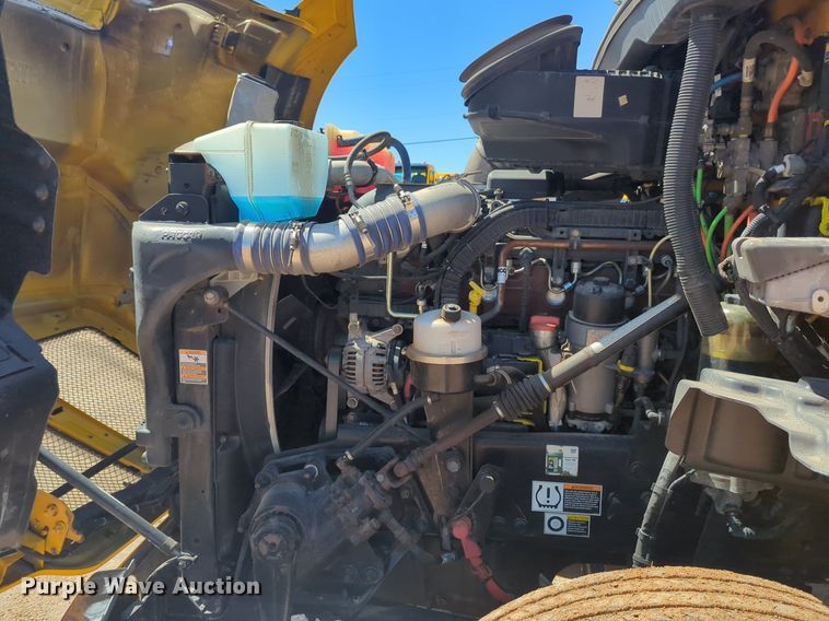 image for item NG9400 2019 Kenworth T680 semi truck