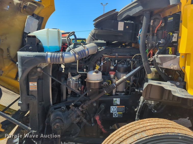 image for item NG9400 2019 Kenworth T680 semi truck