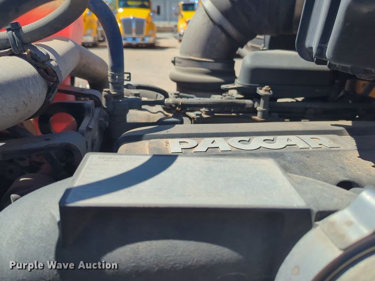 image for item NG9400 2019 Kenworth T680 semi truck