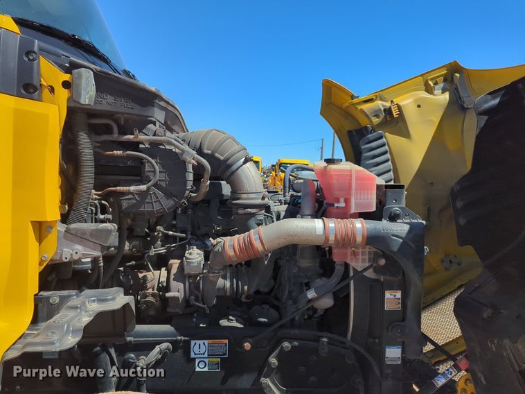 image for item NG9400 2019 Kenworth T680 semi truck