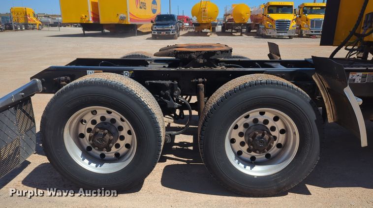 image for item NG9400 2019 Kenworth T680 semi truck