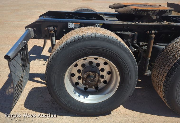 image for item NG9400 2019 Kenworth T680 semi truck