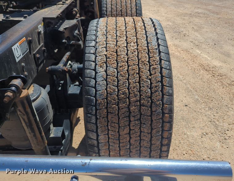 image for item NG9400 2019 Kenworth T680 semi truck