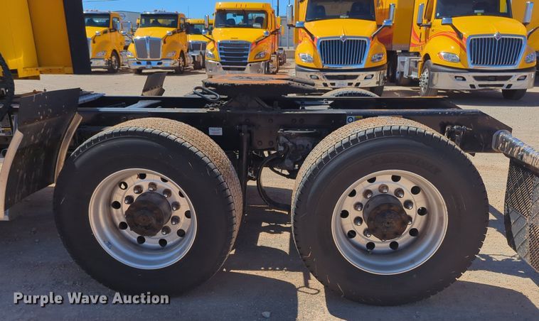 image for item NG9400 2019 Kenworth T680 semi truck