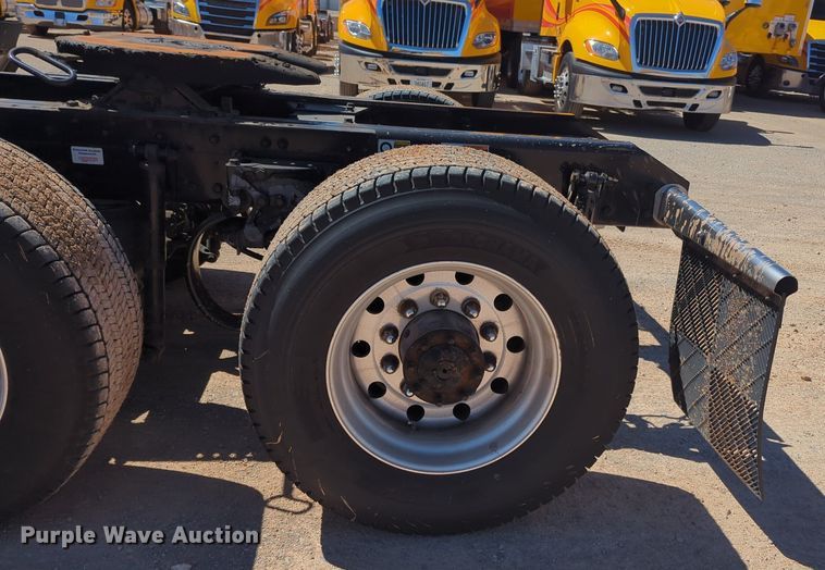 image for item NG9400 2019 Kenworth T680 semi truck