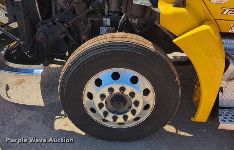 image for item NG9400 2019 Kenworth T680 semi truck