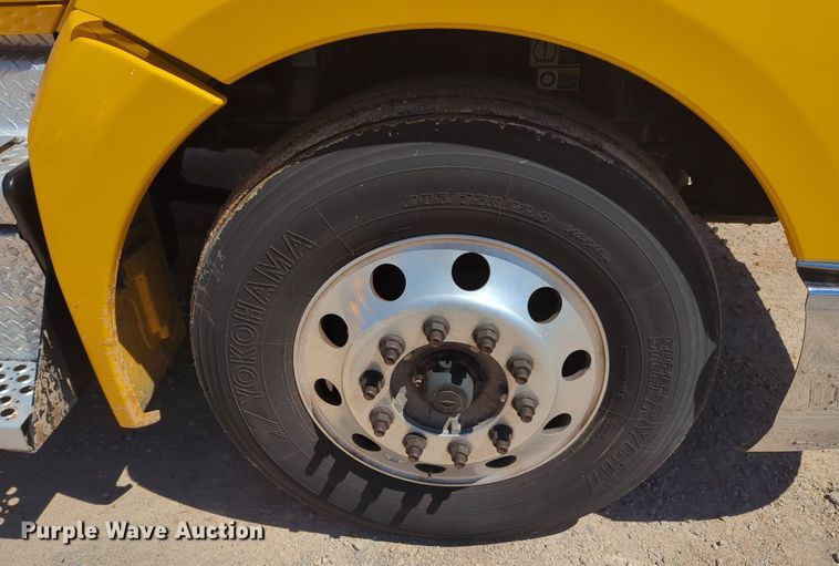 image for item NG9400 2019 Kenworth T680 semi truck