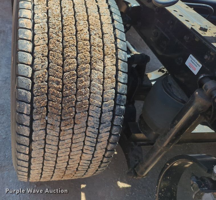 image for item NG9400 2019 Kenworth T680 semi truck