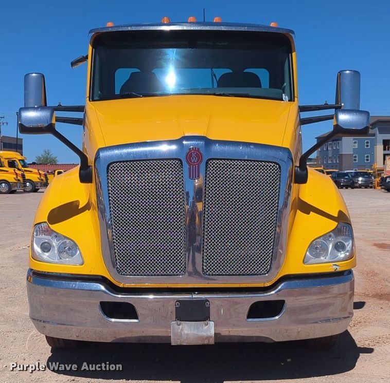 image for item NG9401 2019 Kenworth T680 semi truck