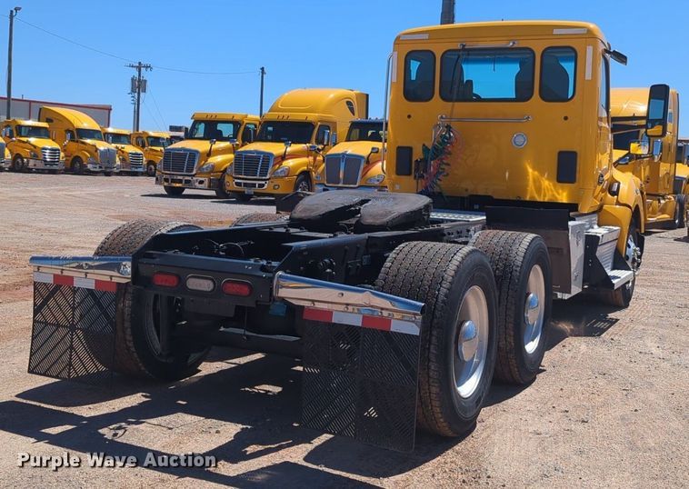 image for item NG9401 2019 Kenworth T680 semi truck