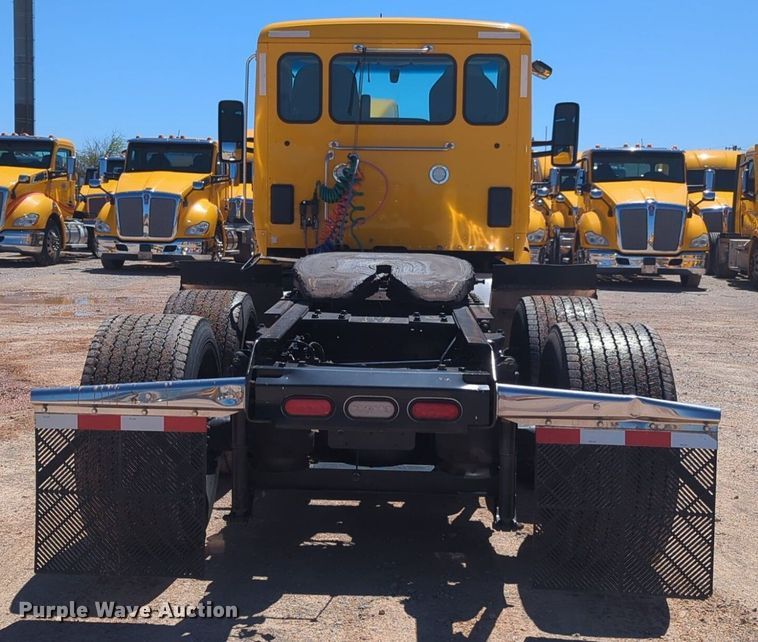 image for item NG9401 2019 Kenworth T680 semi truck
