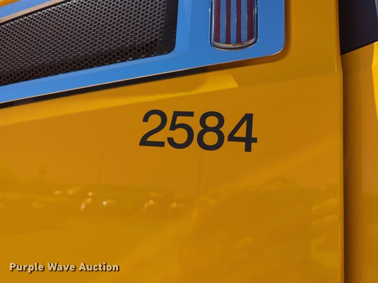 image for item NG9401 2019 Kenworth T680 semi truck