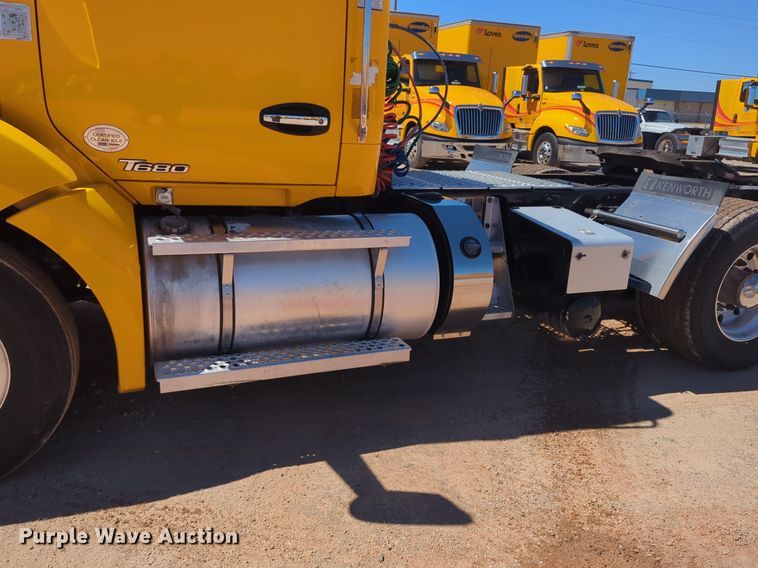 image for item NG9401 2019 Kenworth T680 semi truck