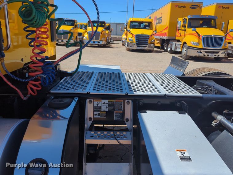 image for item NG9401 2019 Kenworth T680 semi truck