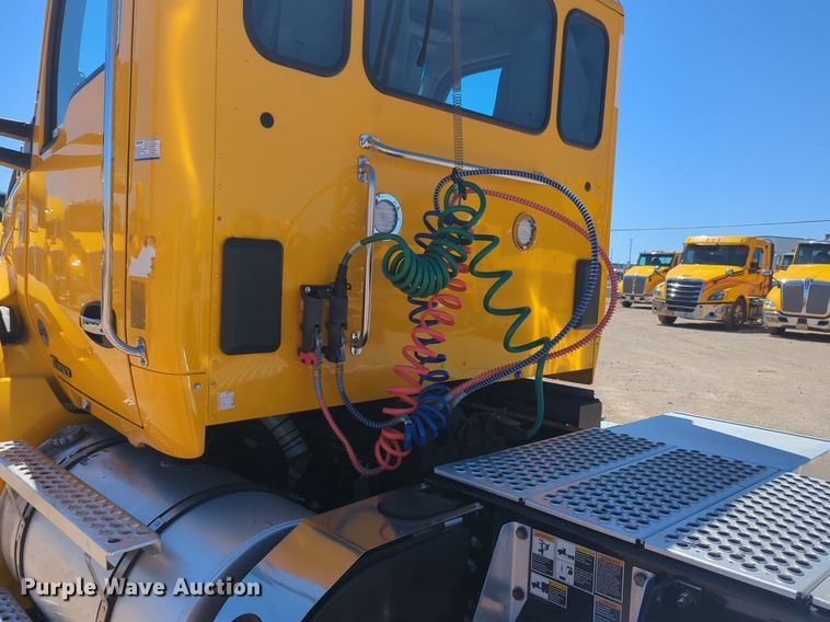 image for item NG9401 2019 Kenworth T680 semi truck