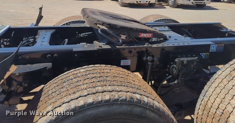 image for item NG9401 2019 Kenworth T680 semi truck