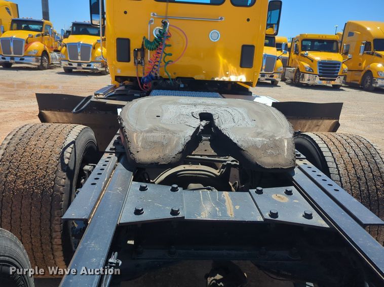 image for item NG9401 2019 Kenworth T680 semi truck