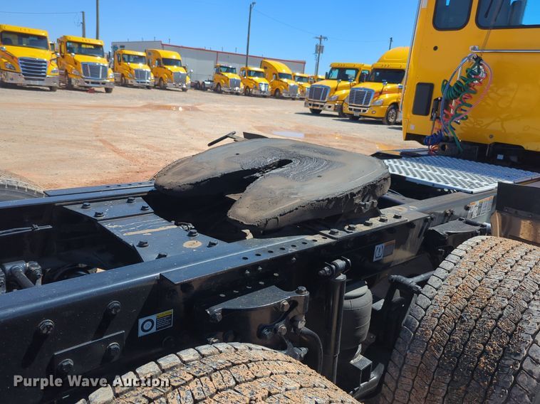 image for item NG9401 2019 Kenworth T680 semi truck