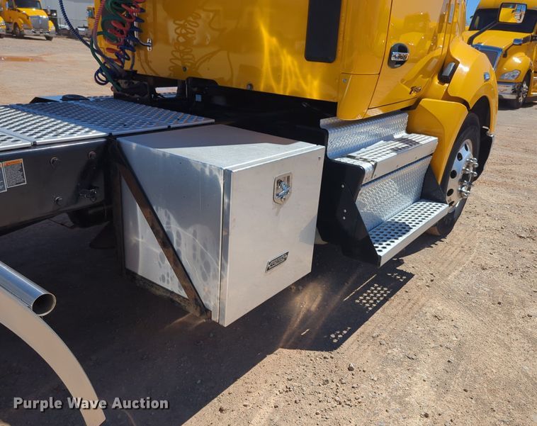 image for item NG9401 2019 Kenworth T680 semi truck