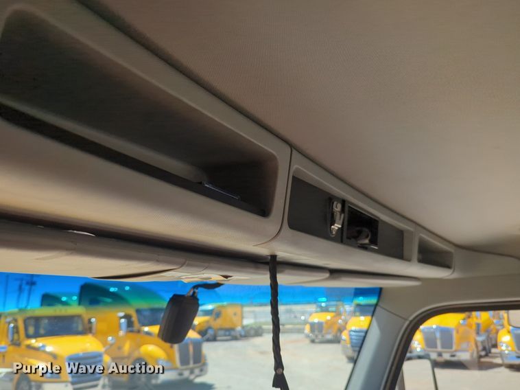 image for item NG9401 2019 Kenworth T680 semi truck