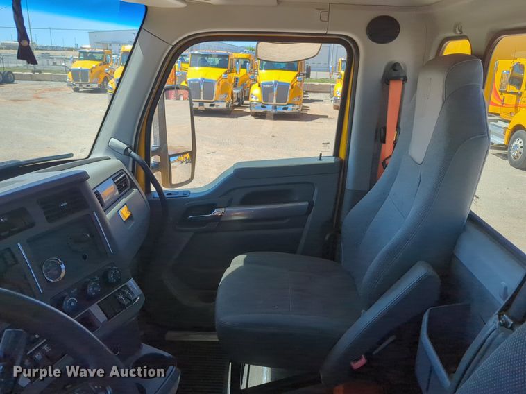 image for item NG9401 2019 Kenworth T680 semi truck