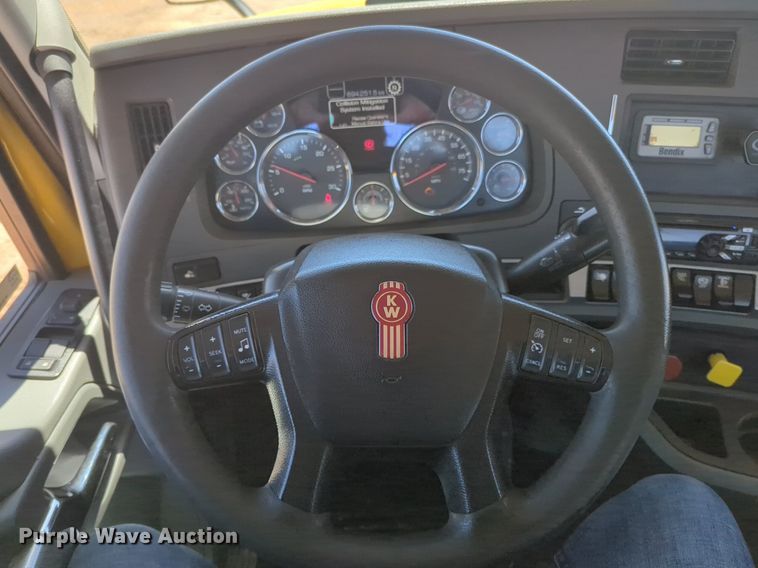 image for item NG9401 2019 Kenworth T680 semi truck