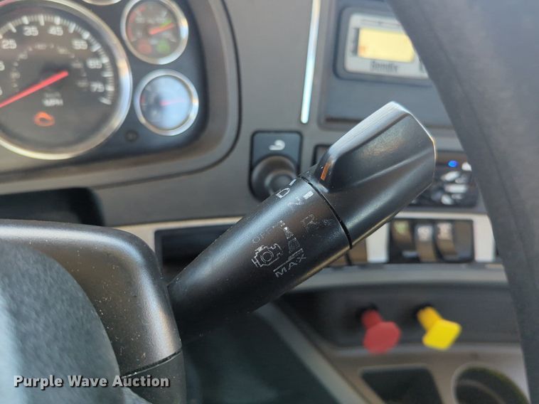 image for item NG9401 2019 Kenworth T680 semi truck