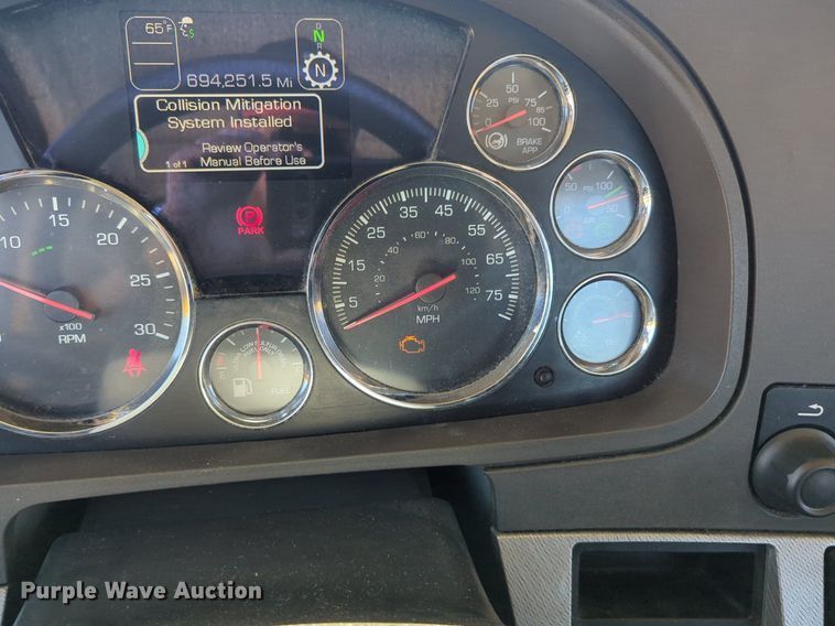 image for item NG9401 2019 Kenworth T680 semi truck