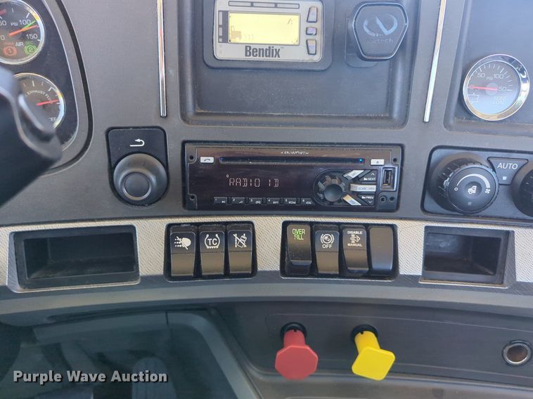 image for item NG9401 2019 Kenworth T680 semi truck