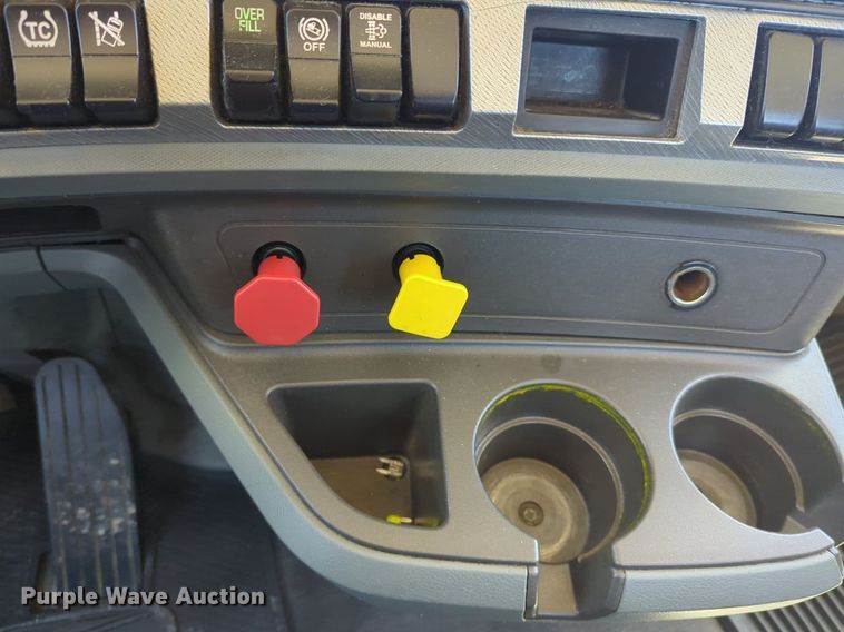 image for item NG9401 2019 Kenworth T680 semi truck