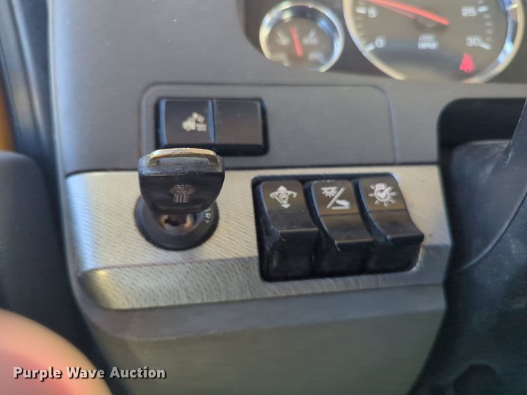 image for item NG9401 2019 Kenworth T680 semi truck