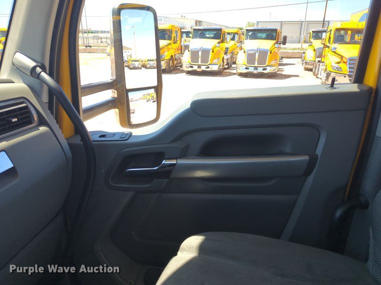 image for item NG9401 2019 Kenworth T680 semi truck