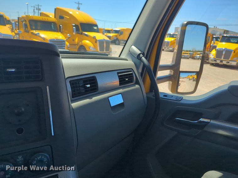 image for item NG9401 2019 Kenworth T680 semi truck