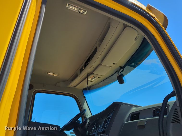 image for item NG9401 2019 Kenworth T680 semi truck