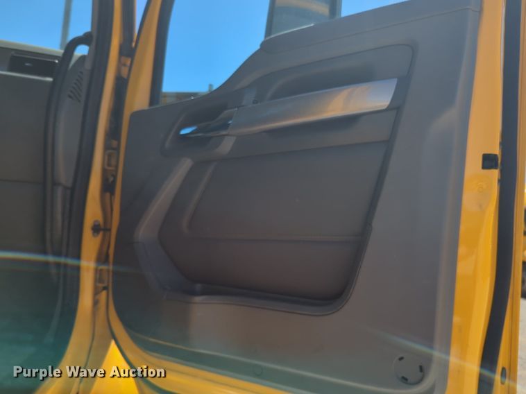 image for item NG9401 2019 Kenworth T680 semi truck