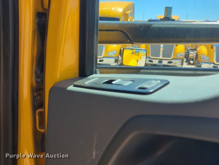 image for item NG9401 2019 Kenworth T680 semi truck