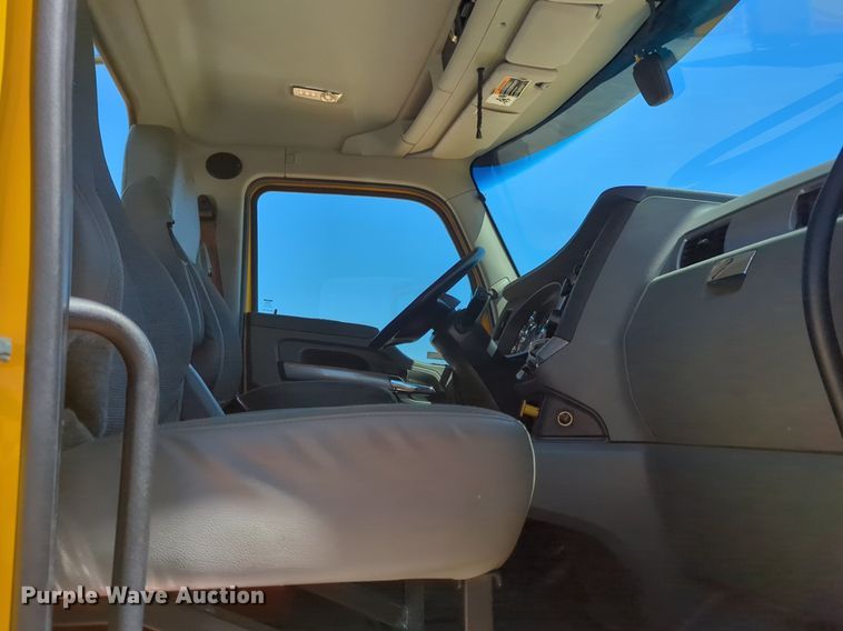 image for item NG9401 2019 Kenworth T680 semi truck