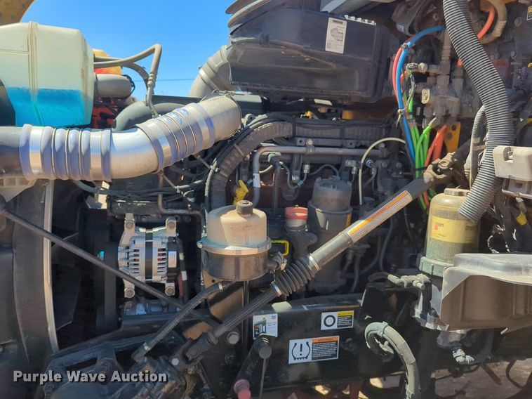 image for item NG9401 2019 Kenworth T680 semi truck