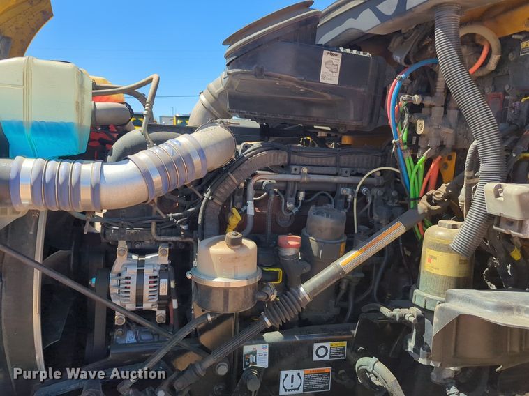 image for item NG9401 2019 Kenworth T680 semi truck