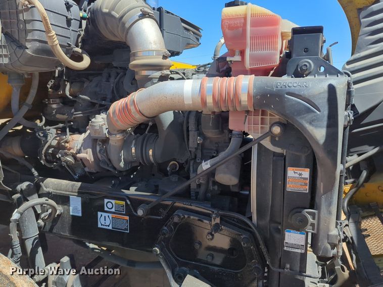 image for item NG9401 2019 Kenworth T680 semi truck