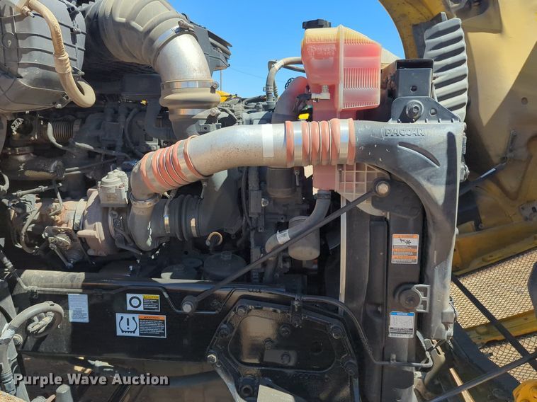 image for item NG9401 2019 Kenworth T680 semi truck